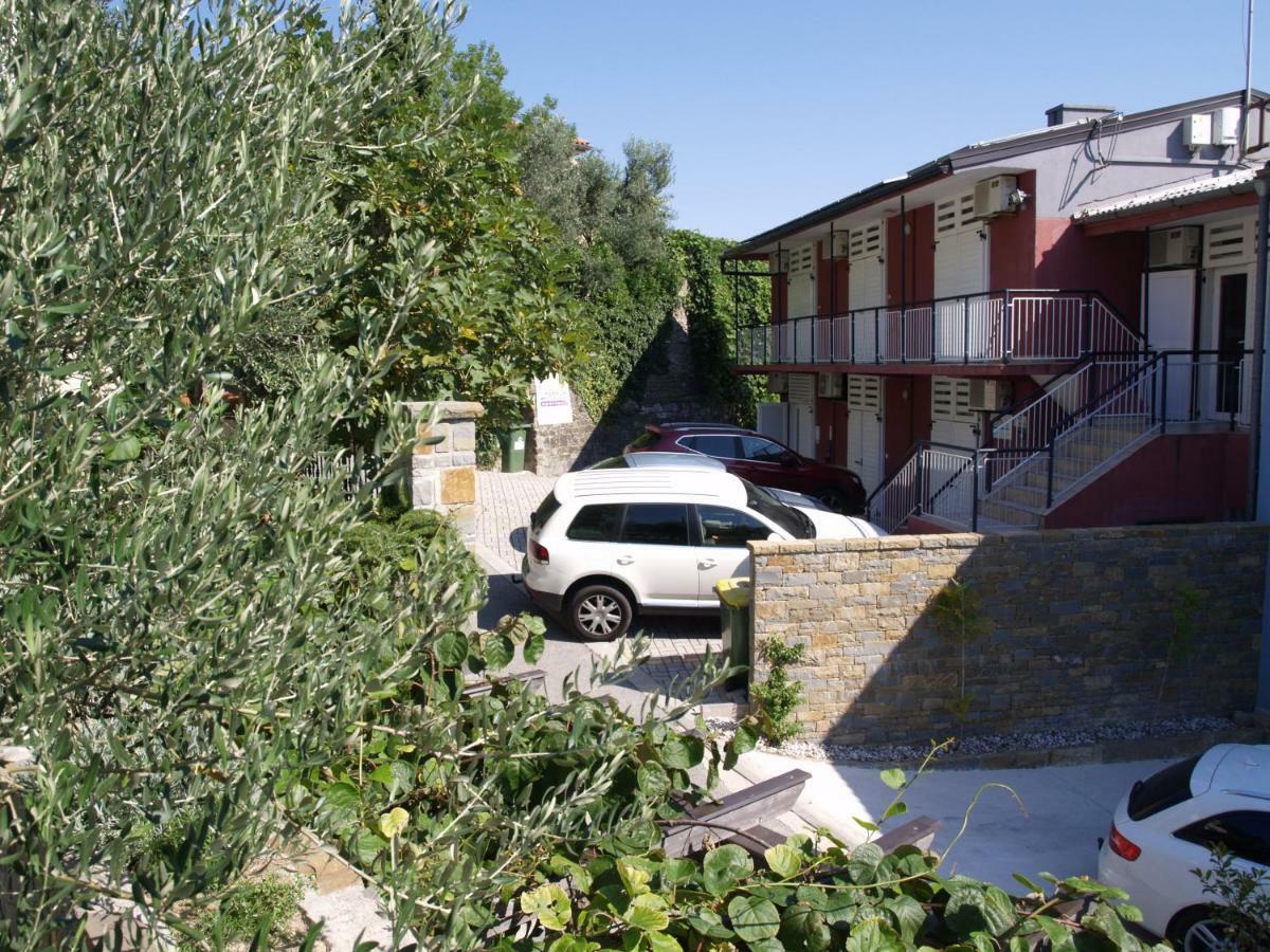 بيران Apartments Lavanda Fiesa المظهر الخارجي الصورة